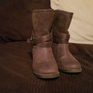Ankle high boots